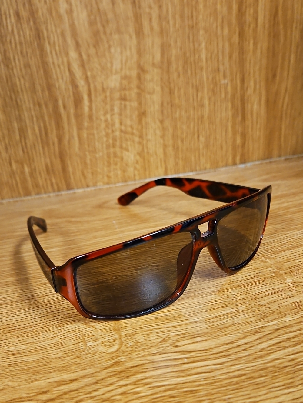 Vintage Tortoiseshell Brown/red Black dark Lense Sunglasses